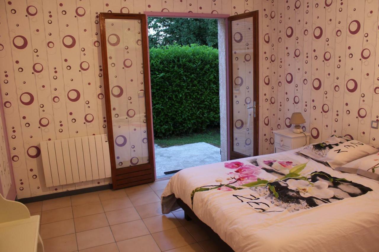 Bed and Breakfast Les Ecureuils Tramoyes Екстер'єр фото