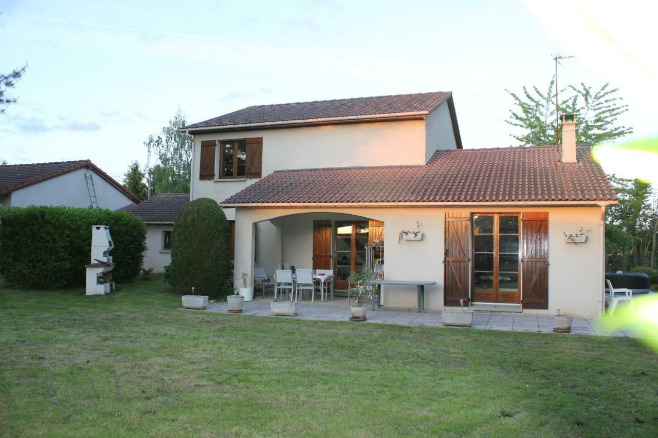 Bed and Breakfast Les Ecureuils Tramoyes Екстер'єр фото