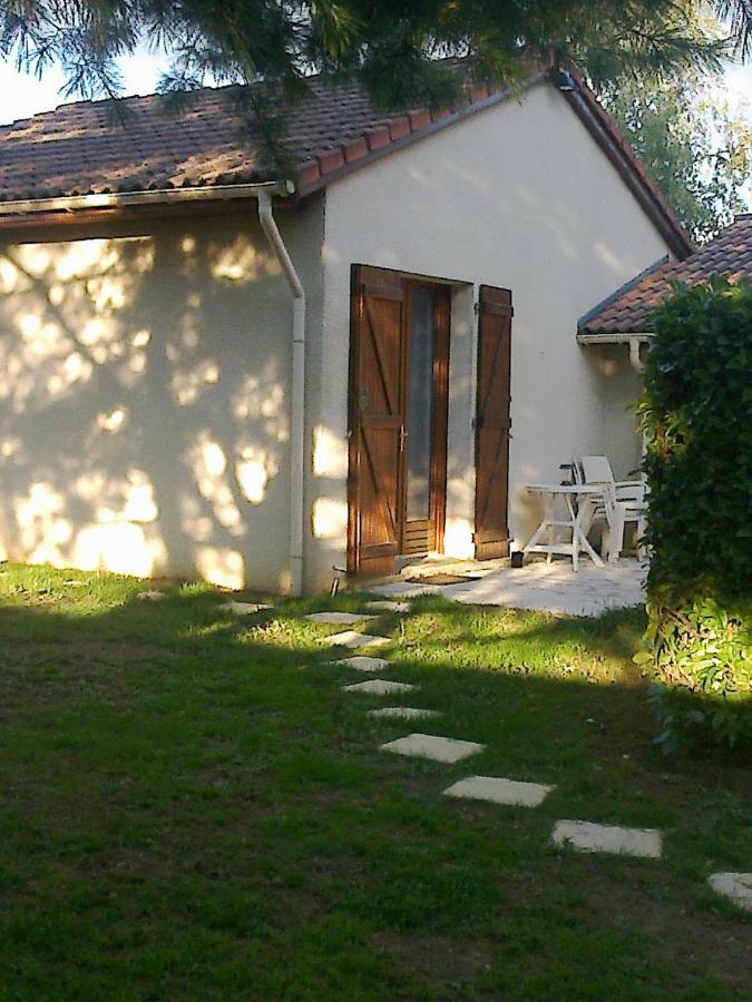 Bed and Breakfast Les Ecureuils Tramoyes Екстер'єр фото